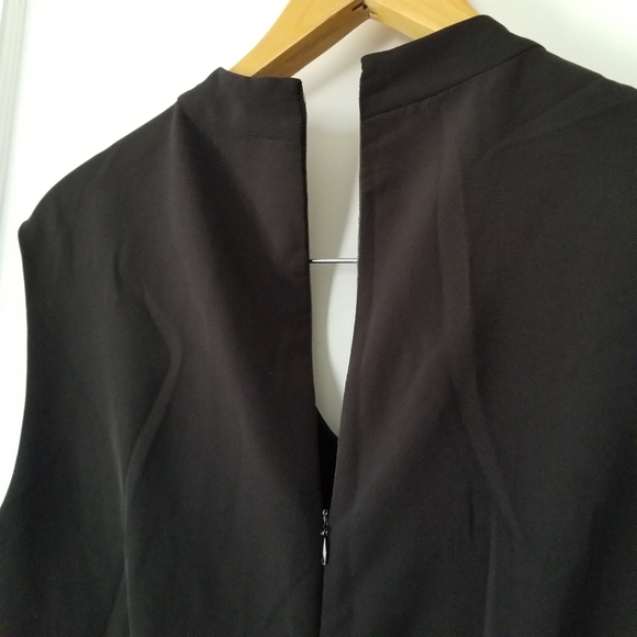 Alexia Admor Black Fitted V-neck Dress - Picture 7 of 12